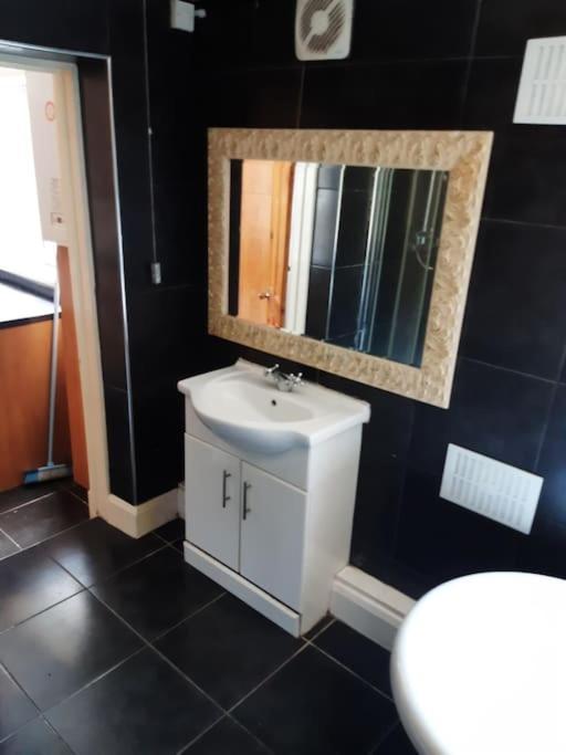 Medway Getaway - 3 Bed Home With Luxury Bathroom Chatham  Esterno foto