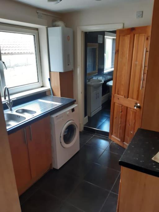 Medway Getaway - 3 Bed Home With Luxury Bathroom Chatham  Esterno foto