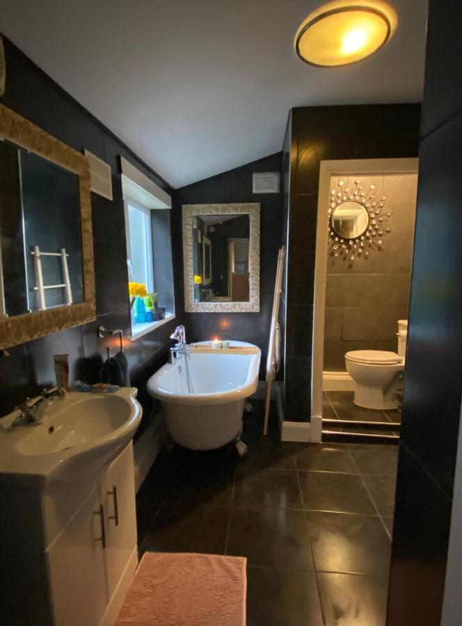 Medway Getaway - 3 Bed Home With Luxury Bathroom Chatham  Esterno foto