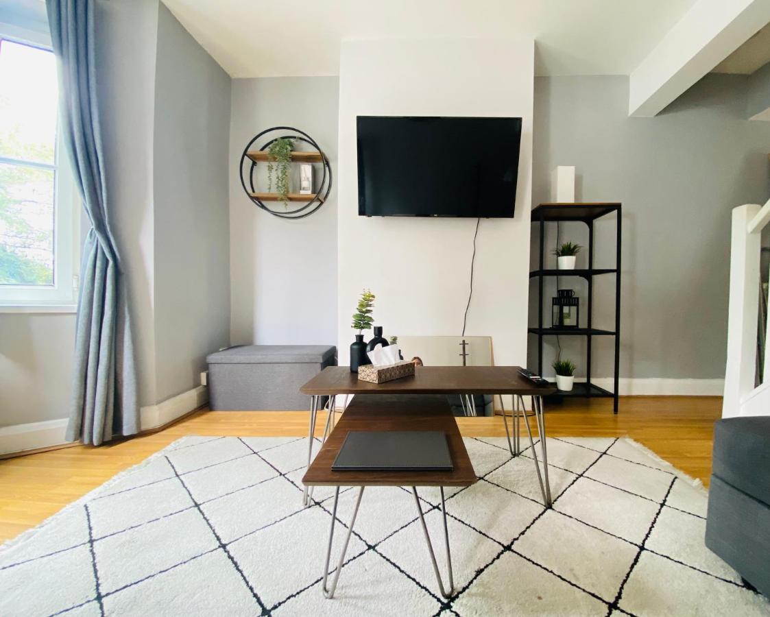 Medway Getaway - 3 Bed Home With Luxury Bathroom Chatham  Esterno foto