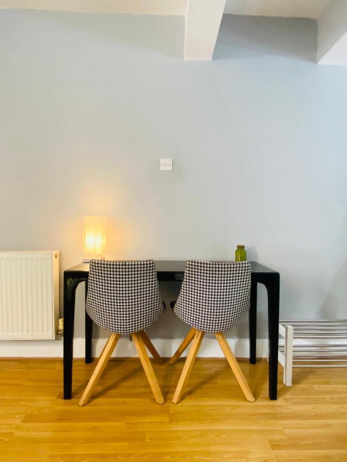 Medway Getaway - 3 Bed Home With Luxury Bathroom Chatham  Esterno foto