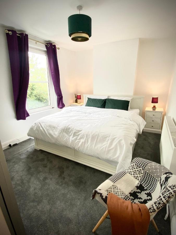 Medway Getaway - 3 Bed Home With Luxury Bathroom Chatham  Esterno foto