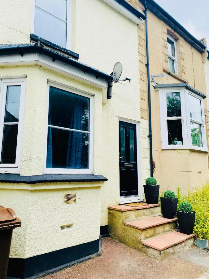 Medway Getaway - 3 Bed Home With Luxury Bathroom Chatham  Esterno foto
