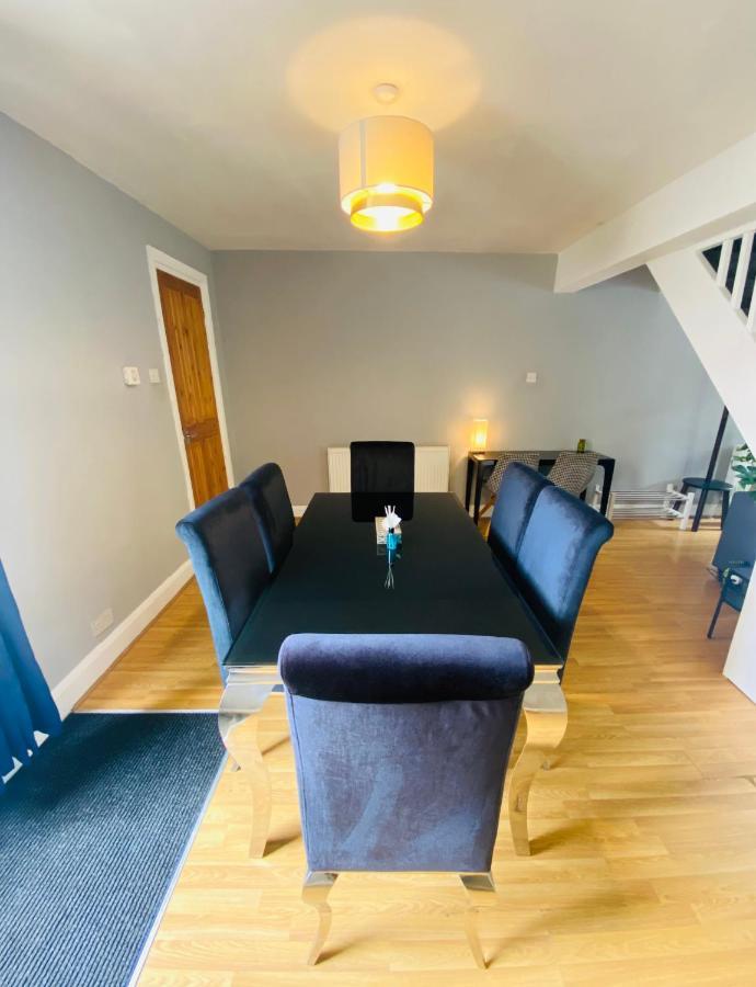 Medway Getaway - 3 Bed Home With Luxury Bathroom Chatham  Esterno foto