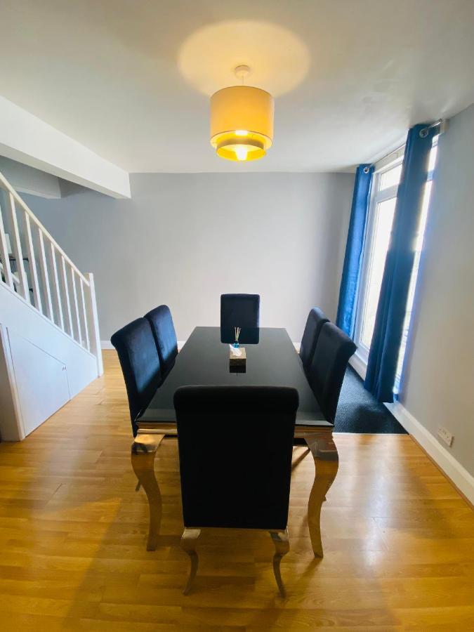 Medway Getaway - 3 Bed Home With Luxury Bathroom Chatham  Esterno foto