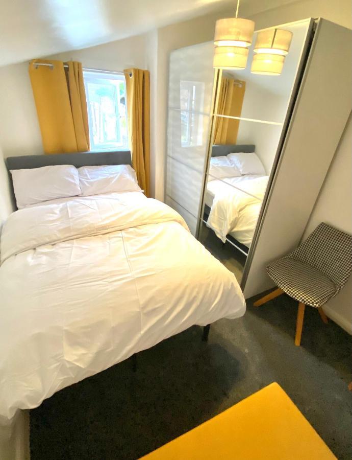 Medway Getaway - 3 Bed Home With Luxury Bathroom Chatham  Esterno foto